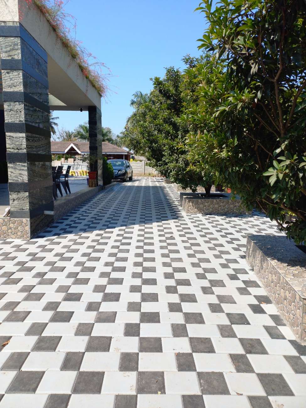 Bungalow courtyard pattern